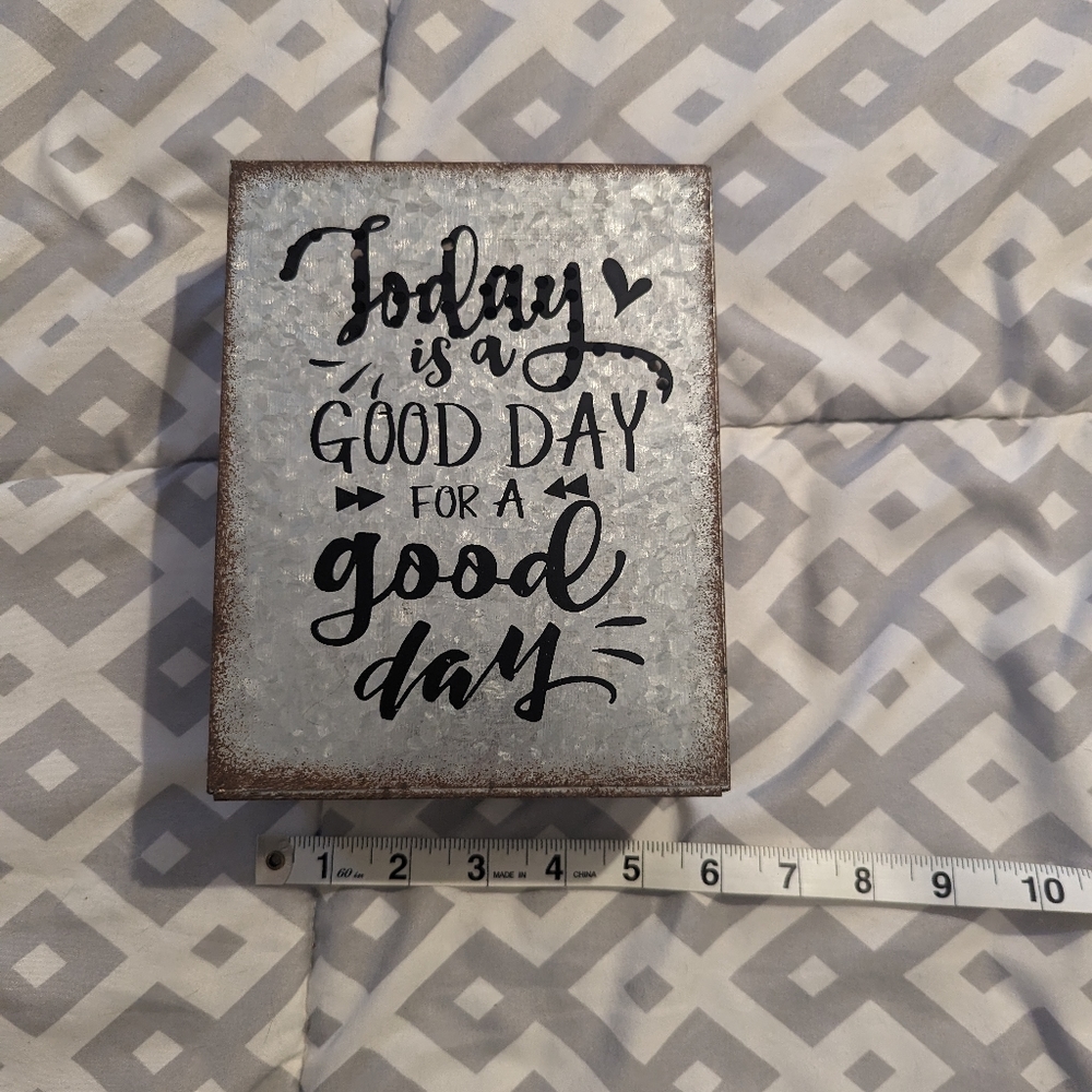 Home Decor-Good Day Sign